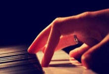 亚星：再补一刀！杰克逊-欧文头球破门完成双响，澳大利亚5-1领先印尼.